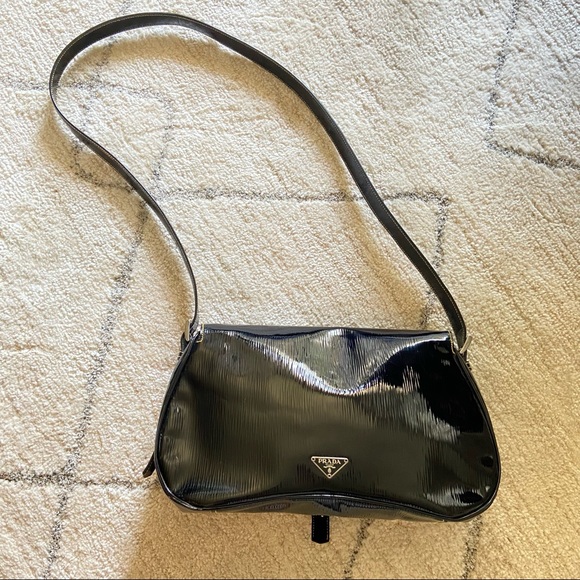 🕴PRADA Glossy leather sachet bag 💯 Unisex - Picture 8 of 17